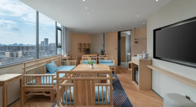 Люкс c 1 комнатой Holiday Inn Express Kunming Railway Station by IHG