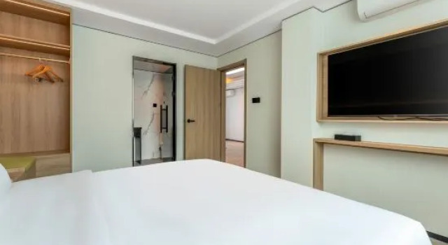 Люкс Yisu Qingju Hotel (Zhanqi Town Town Middle Road)