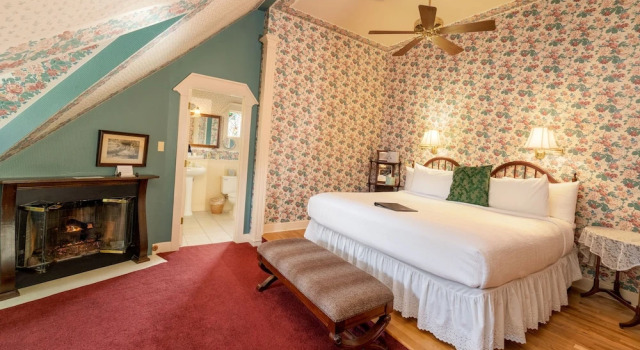 Люкс с балконом Yelton Manor Bed and Breakfast