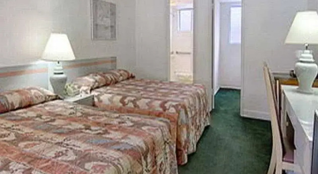 Travelodge Monaco Oceanfront Resort, Varaa Lomakeskus Hotellit Miami Beach uima-altaalla, Uima-allas