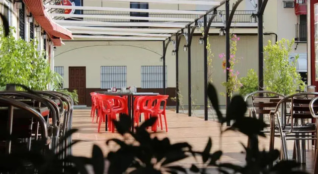 Hostal Restaurante Los Naranjos, Забронировать Гостевой дом Гостевые дома провинции Севильи, Гостевой дом