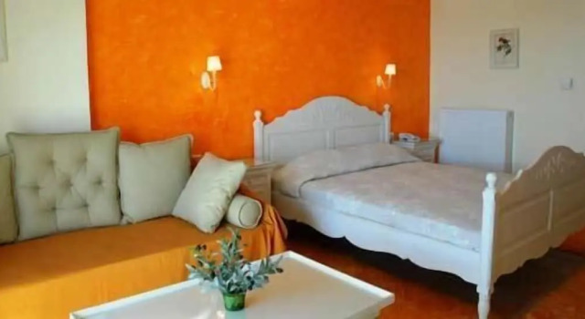 Трёхместный номер Standard с балконом и с видом на море Agnadi Hotel