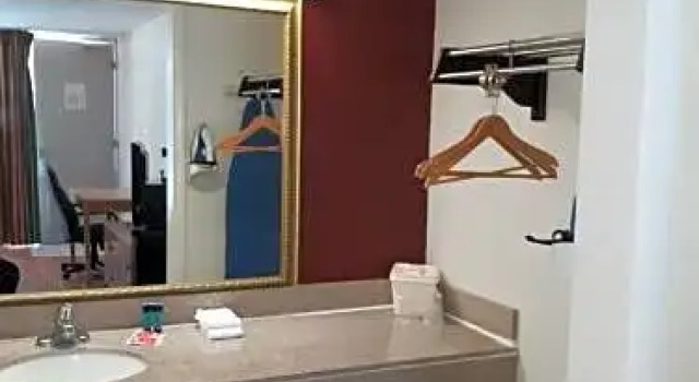 Люкс OYO Hotel Phenix City Central