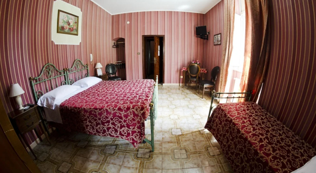 Трёхместный номер Standard с балконом Hotel Villa Maria