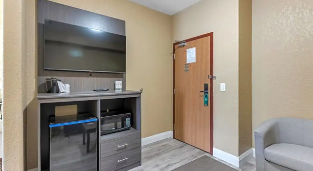 Люкс Quality Inn & Suites
