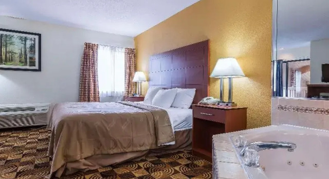 Люкс Quality Inn Sycamore - DeKalb