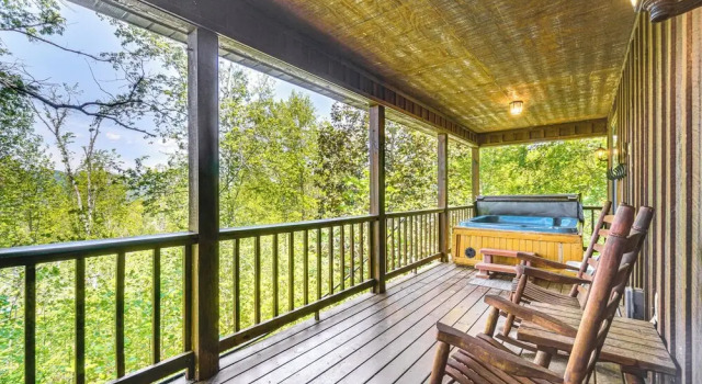 Коттедж Hot Tub & Deck: Woodsy Sevierville Cabin