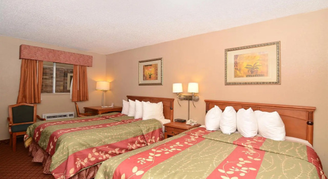 Четырёхместный номер Standard Americas Best Value Inn Crosstimbers