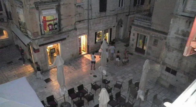 Peristil Luxury Rooms, Prenota Hotel Splitska 