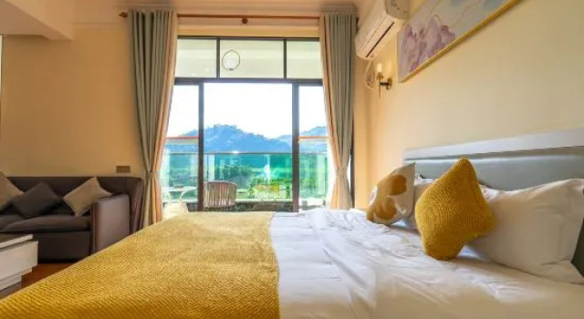 Двухместный люкс Deluxe Longmen Nankunshan Nature Valley Hot Spring Hotel