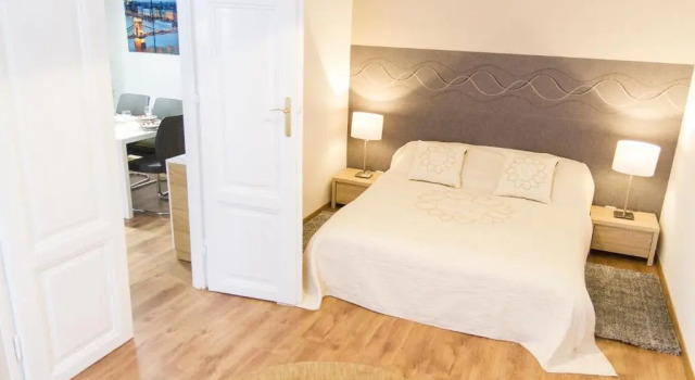 Luxury 2br Apt by the Synagogue, Забронировать Отель Будапешт Центральная Венгрия, рядом с Станция метро Vorosmarty Square