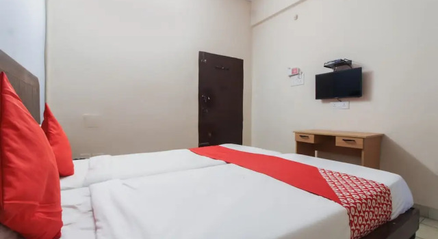 Номер Standard OYO 70733 Hotel Regal