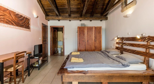 Beautiful Home in Icici With Wifi, 5 Bedrooms and Outdoor Swimming Pool