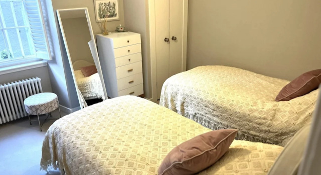 JOIVY Vibrant City Centre 2-bed Apt., Забронировать Отель Эдинбург Midlothian, рядом с Национальный музей Шотландии