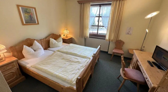 Hotel Almenrausch, Забронировать Отель Хемниц Саксония