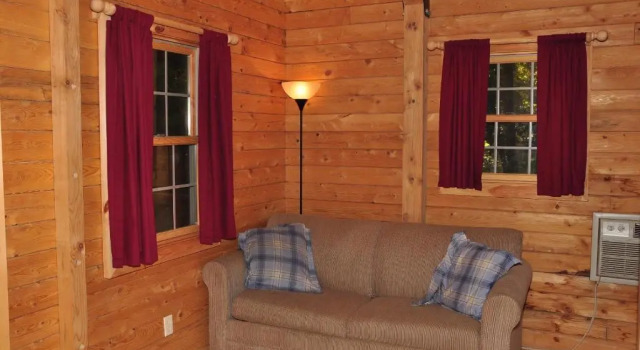 Tranquil Timbers Deluxe Cabin 6, Book Ferieresort Hoteller i Sturgeon Bay med parkering, Parkering