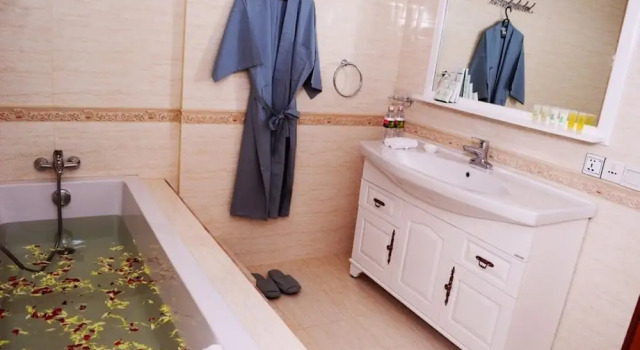 Полулюкс с красивым видом из окна Myat Nan Yone Hotel