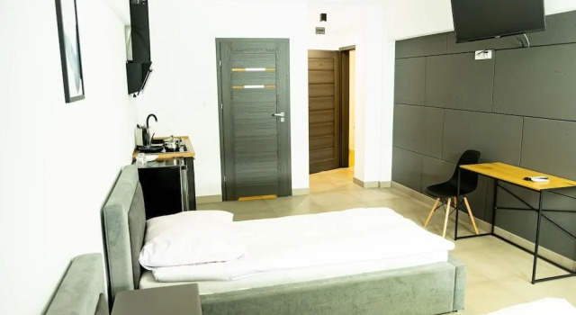 Orange Tree Hotel, Prenota Ostello Bedzin 