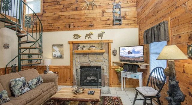 Moose Manor by Heritage Cabin Rentals