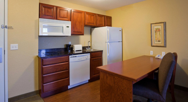 Четырёхместный люкс GrandStay Residential Suites Hotel Faribault