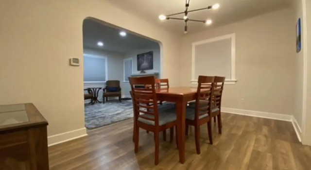 Charming Brick Home with bonus space & foosball, Buchen Sie Hotel Spokane Spokane Metropolitan Area