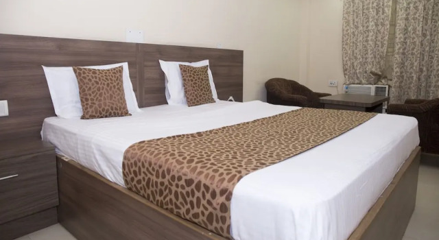 OYO 8109 Hotel Basera, Забронировать Отель Отели Нью-Дели с завтраком, Завтраки