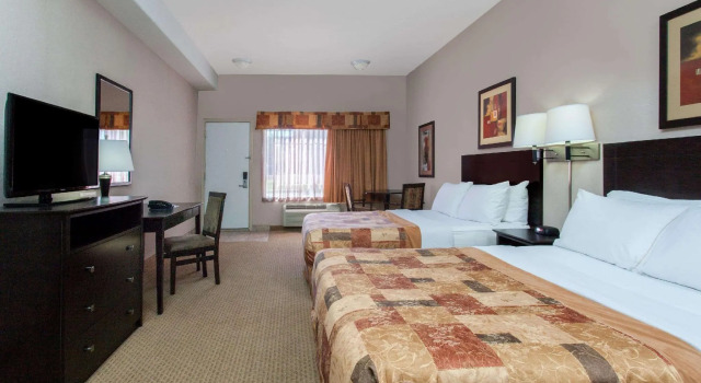 Четырёхместный номер Standard Ramada by Wyndham Brooks