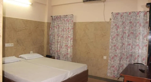 Hotel Sukhvas, Забронировать Отель Отели штата Кералы с парковкой, Парковка