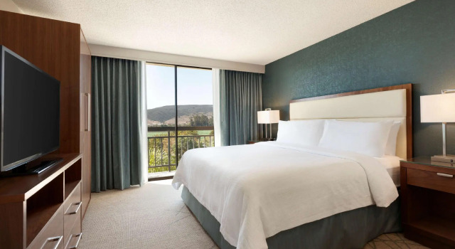 Двухместный люкс Embassy Suites San Luis Obispo
