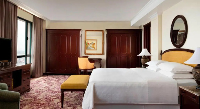 Двухместный люкс Ambassador Sheraton Hanoi Hotel