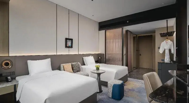 Четырёхместный номер Standard Crowne Plaza Shangluo