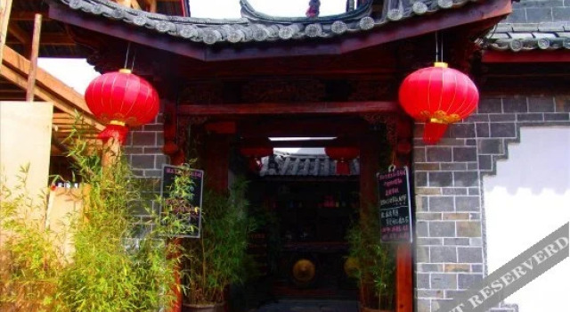 Hongyuan Inn Lijiang, Забронировать Отель Лицзян Юньнань, рядом с Улица Сквер-стрит Древнего города Даянь
