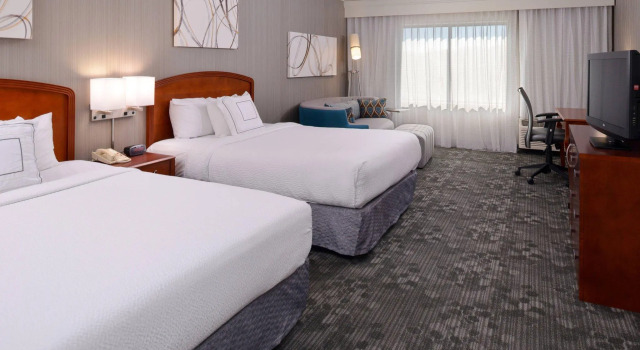 Четырёхместный номер Standard Courtyard by Marriott Charlotte Gastonia