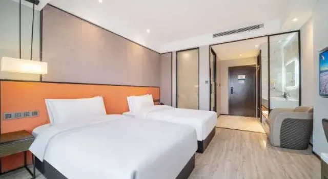 Двухместный люкс Deluxe Dishang Boutique Hotel (Shanghai Lingang Baolong Plaza Branch)