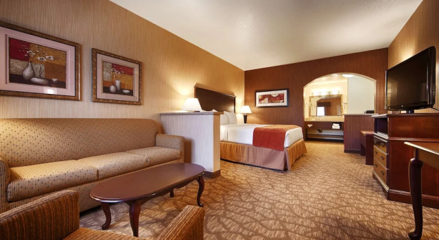 Люкс Comfort Suites Near Fairplex