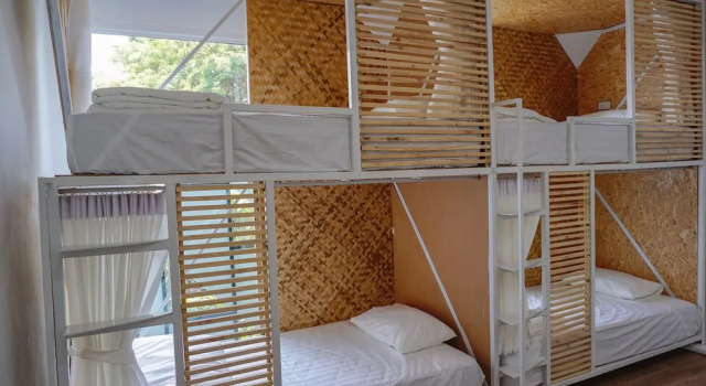 Кровать в общем номере (женский номер) Ralph Hostel