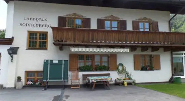 Landhaus Sonnenberg, Забронировать Отель Отели Санкт-Антон-ам-Арльберг с парковкой, рядом с Train Station Sankt Anton am Arlberg, Парковка