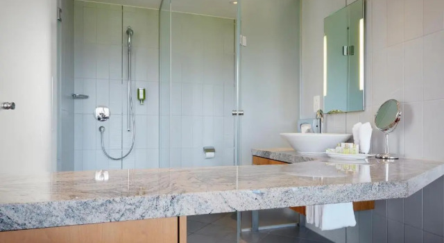 Двухместный номер Comfort с видом на залив Ferienwohnungen Hotel Eden Spiez