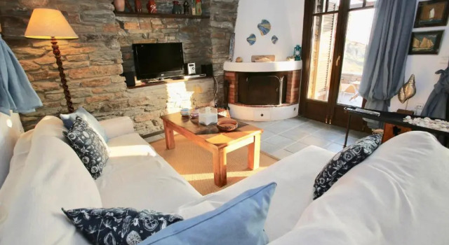 Villa Thymari - 4 bedroom beachfront luxury on private beach