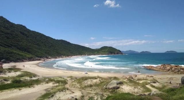 Gênesis Beach Hostel! Quartos compartilhados e privativos na Pinheira