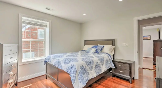 6 Mi to Capitol Hill: Spacious Family Home in DC, Забронировать Дом для отпуска Виллы Вашингтона, рядом с 150th Ohio National Guard Monument, Вилла