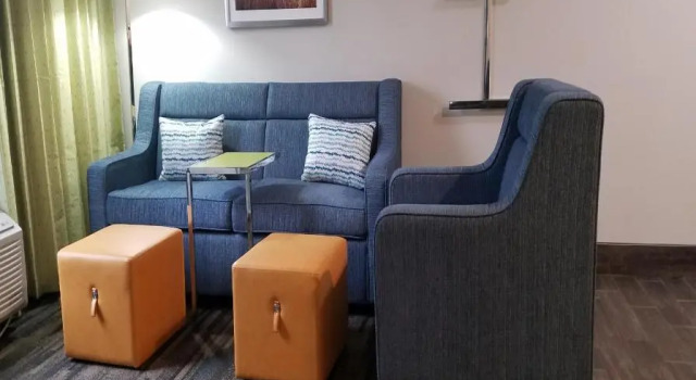 Номер Deluxe Hampton Inn & Suites Kansas City-Merriam