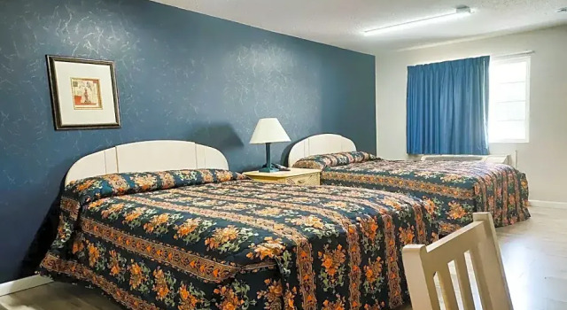 Четырёхместный номер Standard Studio Inn and Suites