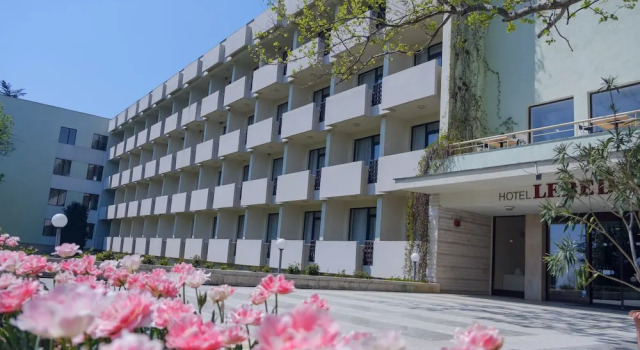 Hotel Lebed, Забронировать Отель Отели Святых Константин и Елена с завтраком, Завтраки