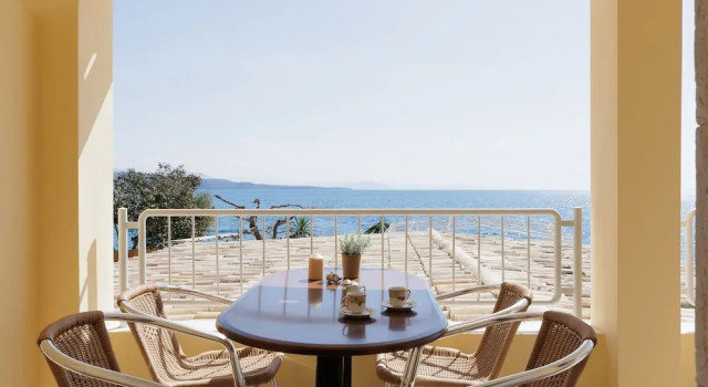 Апартаменты с 2 комнатами с балконом и с видом на море Salt & Sun Apartments by Konnect, at Kaminaki Beach