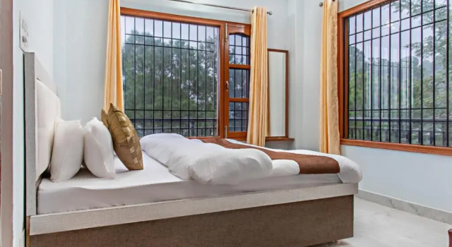 The Mahalaxmi Villa l Jacuzzi I Pet friendly & 3 Bedroom Serviced Villa I Open Air Lawn I Bonfire Available I Kasauli By Exotic Stays, Забронировать Апартаменты/квартира Апартаменты штата Химачал-Прадеш, Апартаменты/квартира