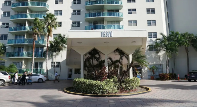 Collins Avenue Apartment, Varaa Huoneisto Hotellit Miami Beach uima-altaalla, Uima-allas