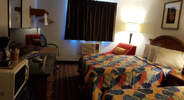 Четырёхместный номер Standard Le Mars Inn and Suites