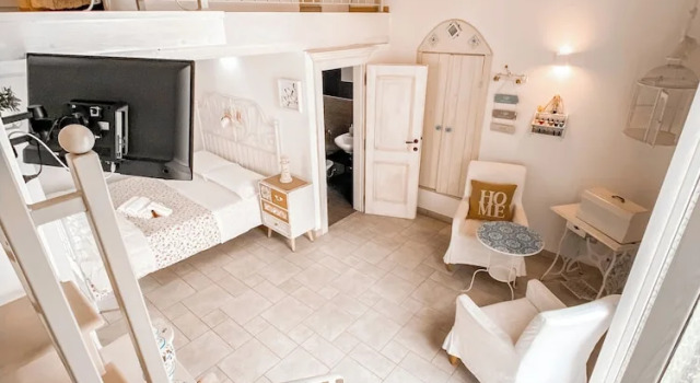 Люкс с балконом Karen House B&B