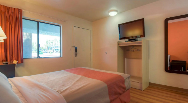 Motel 6-Palm Springs, CA - Downtown, Забронировать Мотель Отели Палм-Спрингса 3 звезды, рядом с South Lykken Trail, 3*